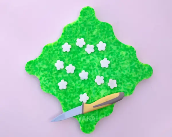 Recycled plastic cutting board